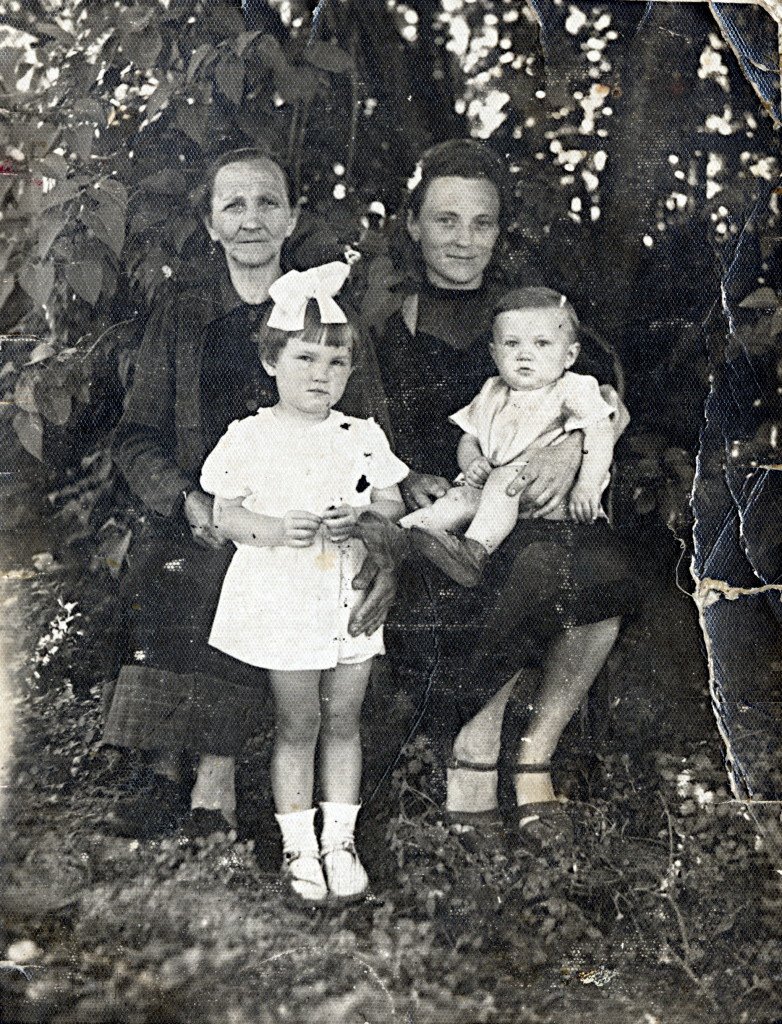 Wiktoria Hajnosz, Kazimiera Sochacka, Helena Szymczakiewicz, Zdzisław Szymczakiewicz