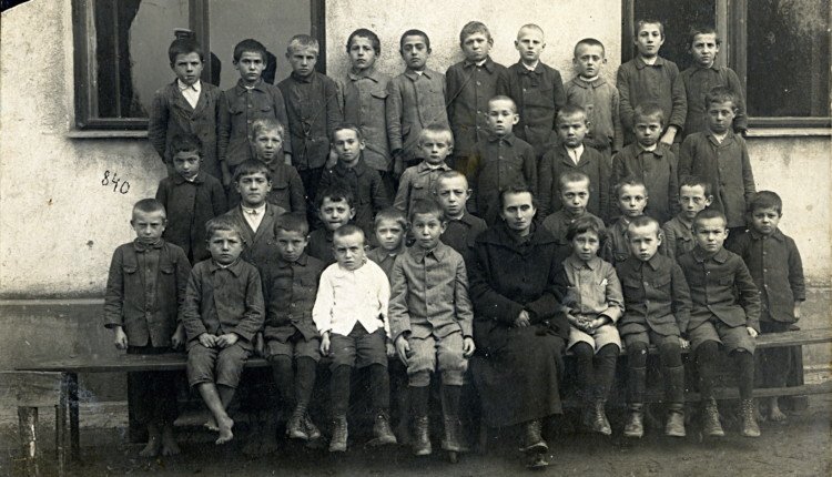 Karol Szymczakiewicz – środkowy rząd, 5 od lewej, Kańczuga ok. 1924 r.