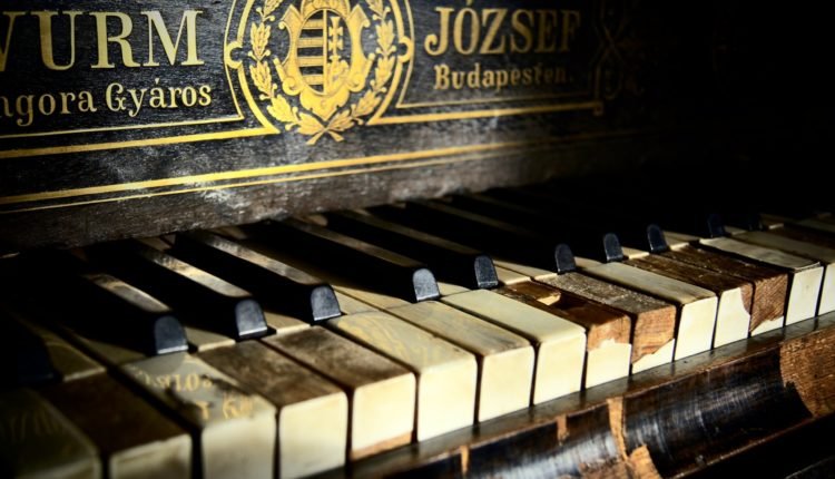 old_piano_2-wallpaper-1680×1050