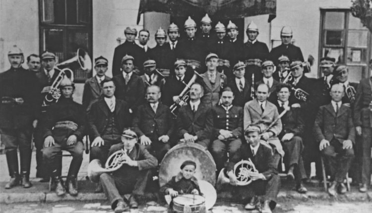 Orkiestra OSP Kańczuga, 03.05.1934 r. 5 od lewej w górnym rzędzie Karol Szymczakiewicz. Siedzi 3 od lewej burmistrz Antoni Sawicki.