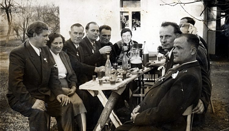 Karol Szymczakiewicz (3 od lewej), Skóra (1 od prawej), lata 60.